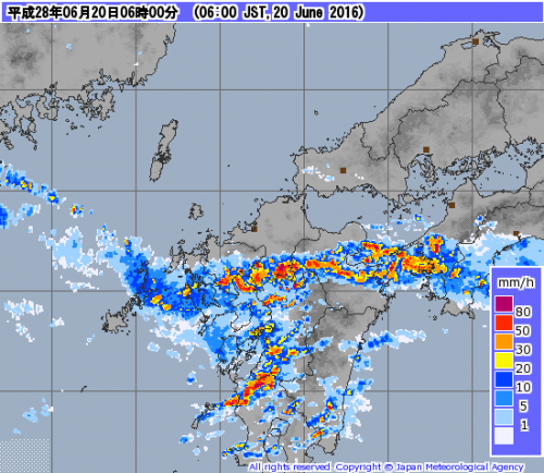 九州に発達した雨雲かかる